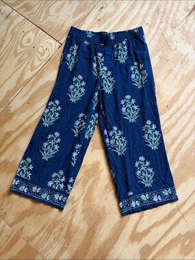 Talbots Navy Blue Floral Cropped Pants